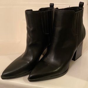 Women’s Size 9 1/2 black Boots Nine West